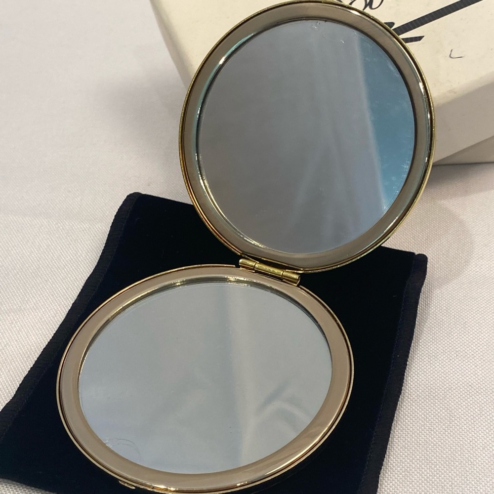 NOS Vintage Dolce Habana Gold Mini Compact Mirror, Gold Ornate Flower - Picture 4 of 4